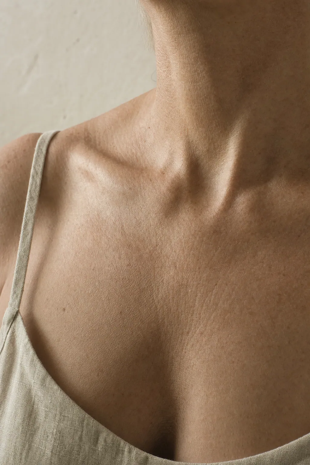 Décolletage · mid-life surface and tone